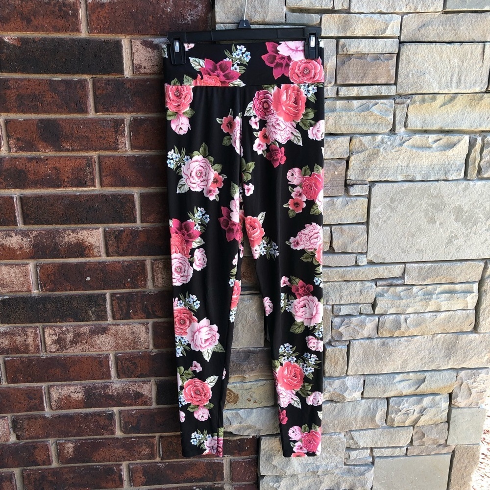 Active USA Black Floral Roses Leggings Wm S
